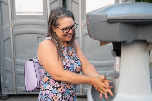 Best Luxury portable toilet rental  in Desert Edge, CA